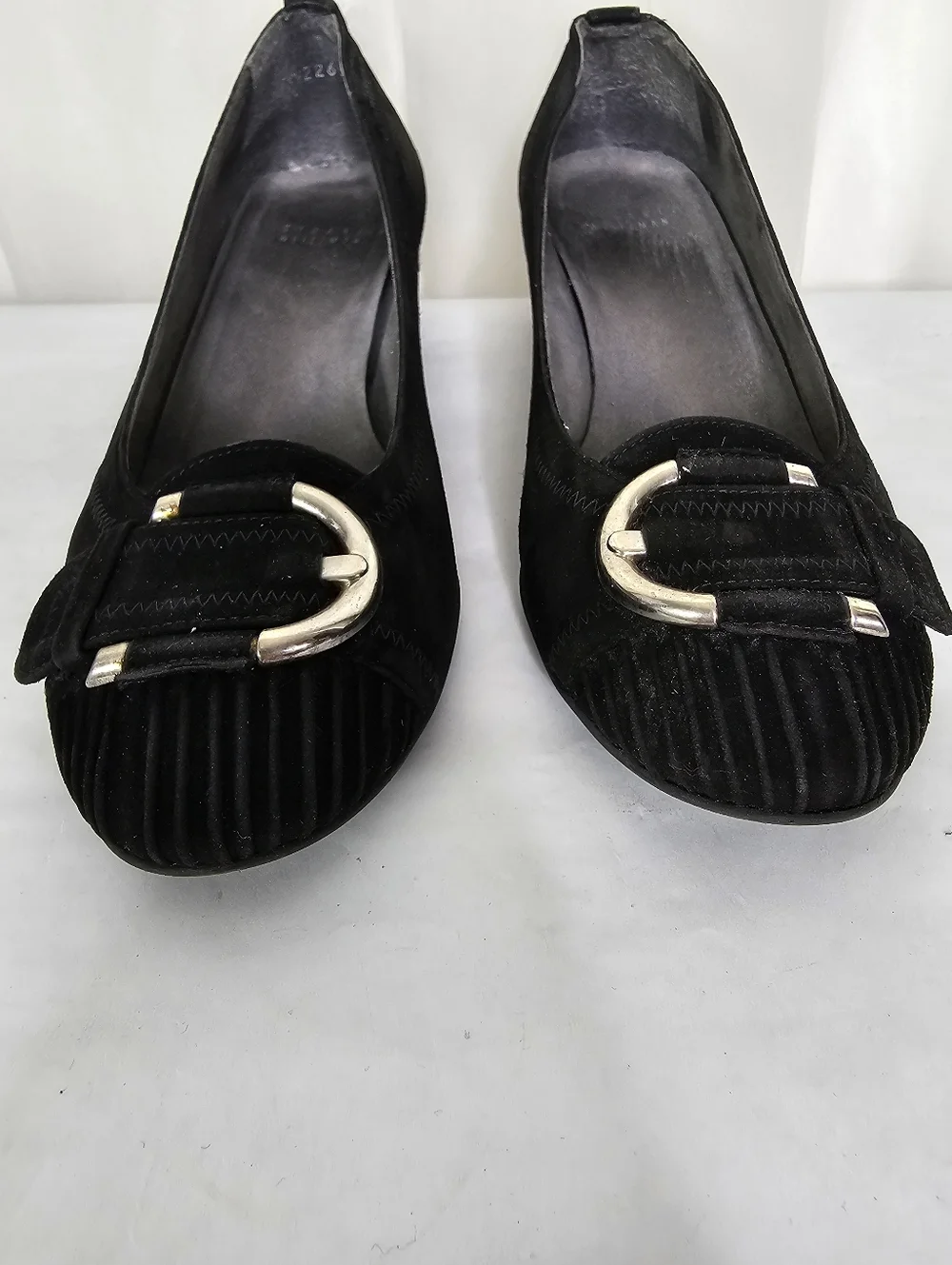 Stuart Weitzman Bucksome Black Suede Wedge Pump Gold Buckle 8.5 - Picture 6 of 9